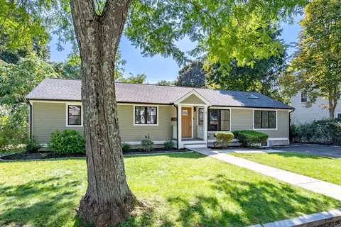 8 Teresa Cir, Arlington, MA 02474