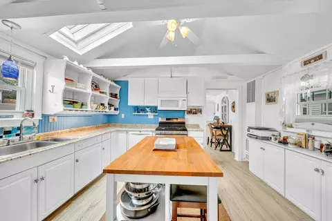 Kitchen - 45 Pleasant St, Wareham, MA 02571 photo 5 of 8