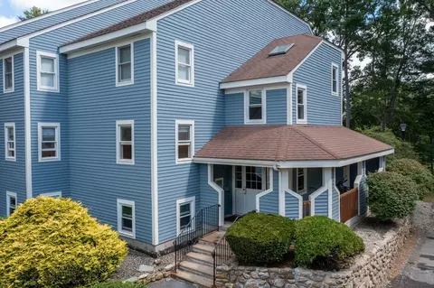 118 Heritage Dr #118, Whitinsville, MA 01588