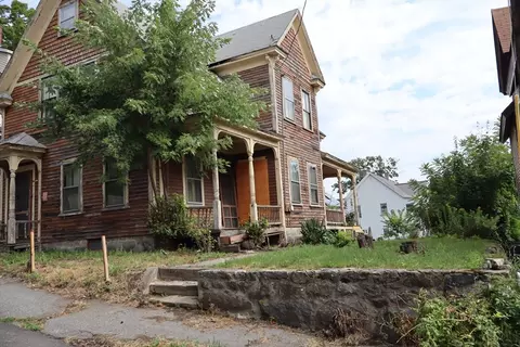 45 Dunfey St, Lowell, MA 01854