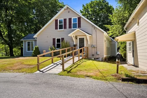 12 New St, Oxford, MA 01540