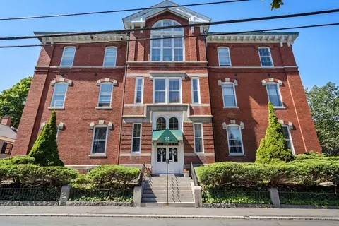 35 Flint #106, Salem, MA 01970