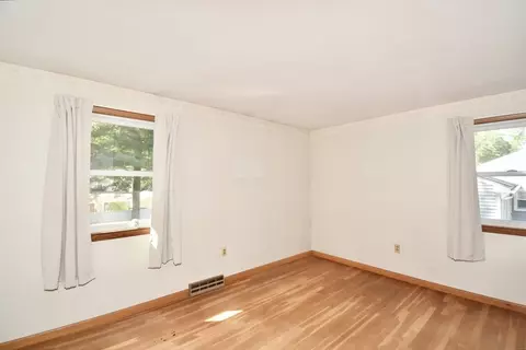 Bedroom - 131 Endicott St, Springfield, MA 01118 photo 1 of 6