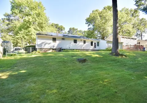 Exterior - 131 Endicott St, Springfield, MA 01118 photo 5 of 6