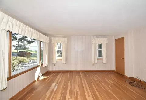 Living - 131 Endicott St, Springfield, MA 01118 photo 4 of 4