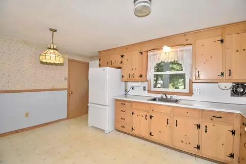 Kitchen - 131 Endicott St, Springfield, MA 01118 photo 1 of 5