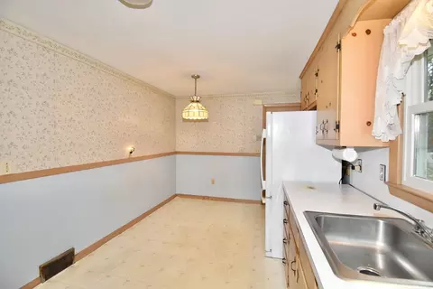 Kitchen - 131 Endicott St, Springfield, MA 01118 photo 5 of 5