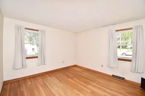 Bedroom - 131 Endicott St, Springfield, MA 01118 photo 2 of 6