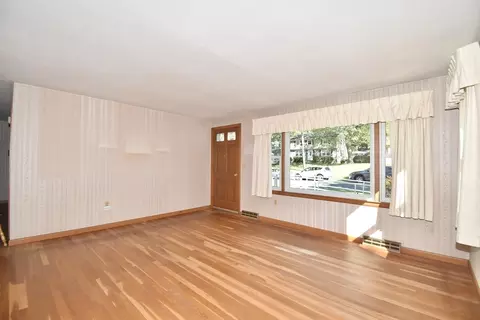 Living - 131 Endicott St, Springfield, MA 01118 photo 2 of 4