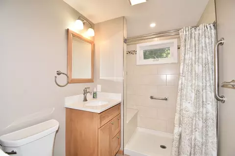Bath - 131 Endicott St, Springfield, MA 01118 photo 2 of 3