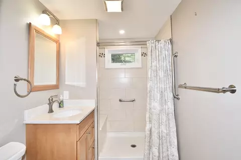 Bath - 131 Endicott St, Springfield, MA 01118 photo 1 of 3