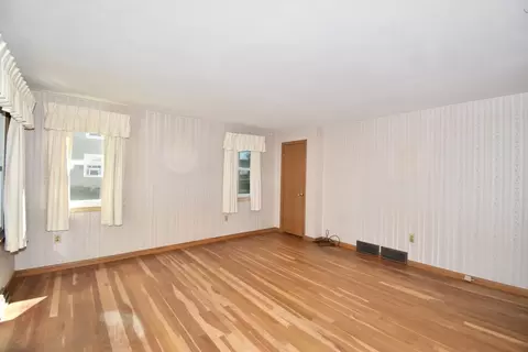Living - 131 Endicott St, Springfield, MA 01118 photo 3 of 4
