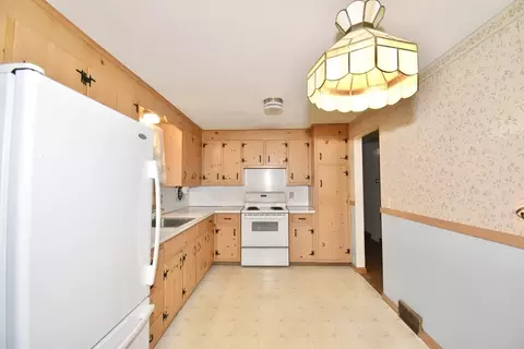 Kitchen - 131 Endicott St, Springfield, MA 01118 photo 3 of 5