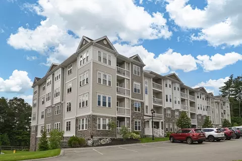 240 Martins Lndg #201, North Reading, MA 01864