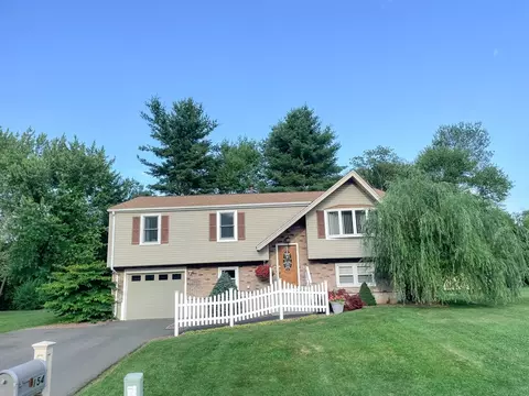 154 Forest Hill Rd, Feeding Hills, MA 01030