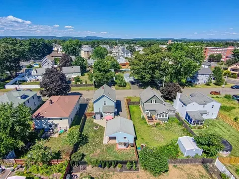 29 Fairfield Ave, Chicopee, MA 01013 photo 3