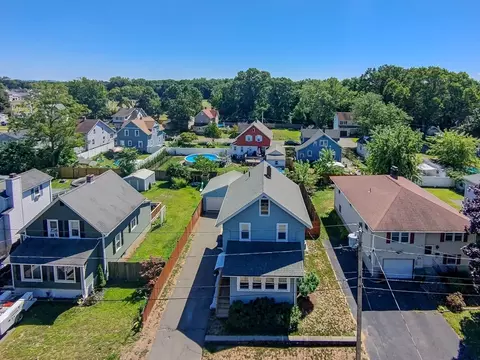 29 Fairfield Ave, Chicopee, MA 01013 photo 4