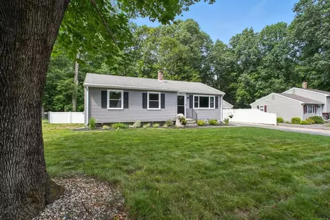 28 Entrybrook Dr, Springfield, MA 01108