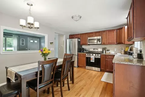 28 Entrybrook Dr, Springfield, MA 01108 photo 3