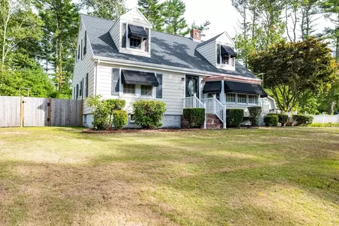 461 Reed Rd, Dartmouth, MA 02747