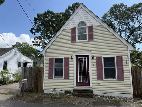 8 Cottage St, Wareham, MA 02571