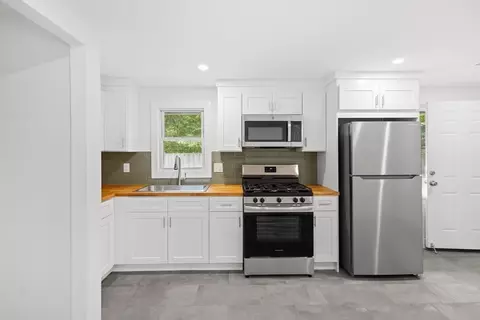 4 Daniel Rd, Wareham, MA 02571 photo 2