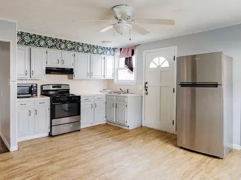 152 Alden St, Fall River, MA 02723