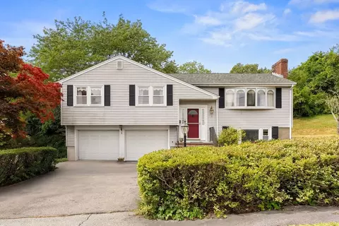 11 Rogers Cir, Braintree, MA 02184