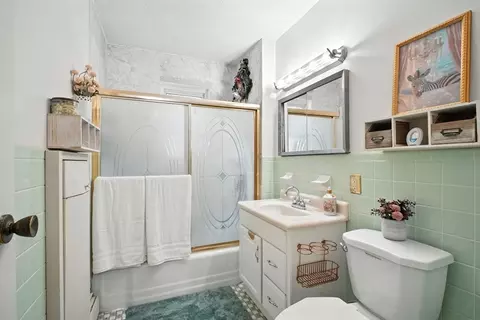 48 Colonial Cir #D, Chicopee, MA 01020 photo 14