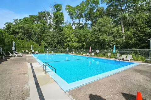48 Colonial Cir #D, Chicopee, MA 01020 photo 15
