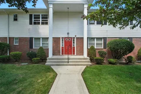 48 Colonial Cir #D, Chicopee, MA 01020