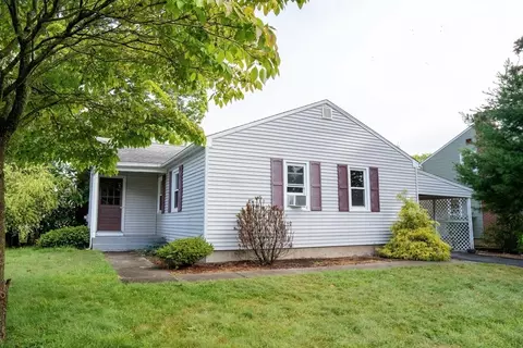 11 Crescent Hl, East Longmeadow, MA 01028