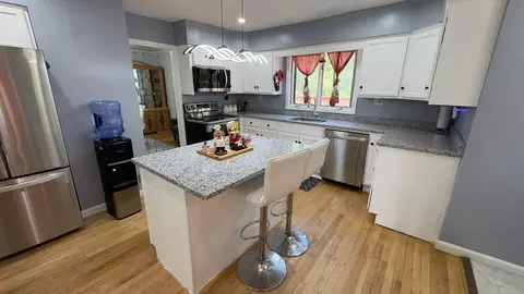 95 Eureka St, Worcester, MA 01603 photo 4
