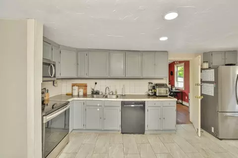120 E Ashland St, Brockton, MA 02302