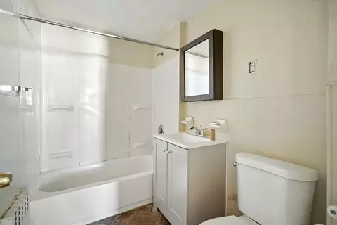 Bath - 56-58 Phoenix St, Springfield, MA 01104 photo 1 of 3