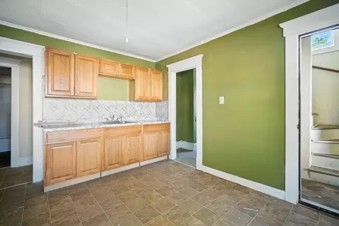 Entry Way - 56-58 Phoenix St, Springfield, MA 01104 photo 1 of 5