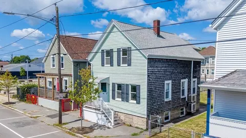 1241 Cove Rd, New Bedford, MA 02740