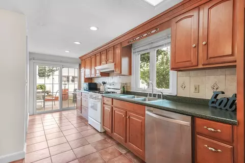 8 Barnes St, Wareham, MA 02571 photo 9