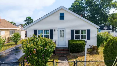 8 Barnes St, Wareham, MA 02571