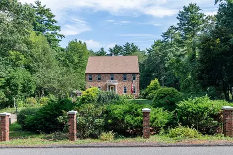 40 Pleasant St, Carver, MA 02330