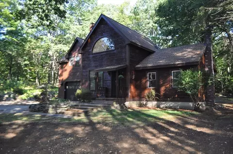 37 Grimes Rd, Hubbardston, MA 01452