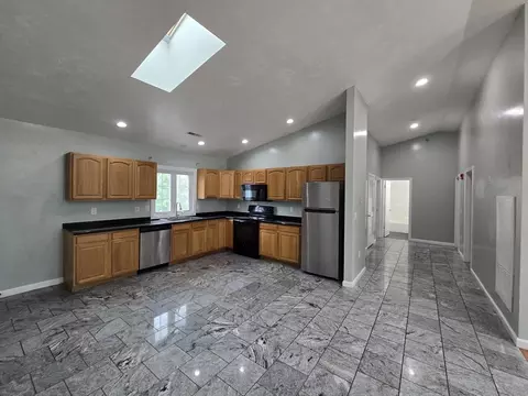1 Hatfield St #11, Worcester, MA 01604 photo 3