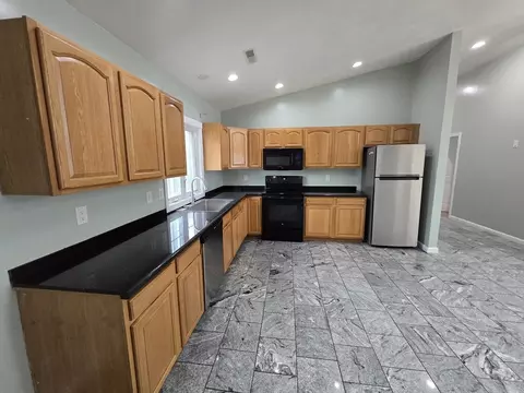1 Hatfield St #11, Worcester, MA 01604 photo 5