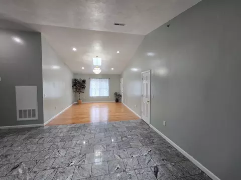 1 Hatfield St #11, Worcester, MA 01604 photo 4