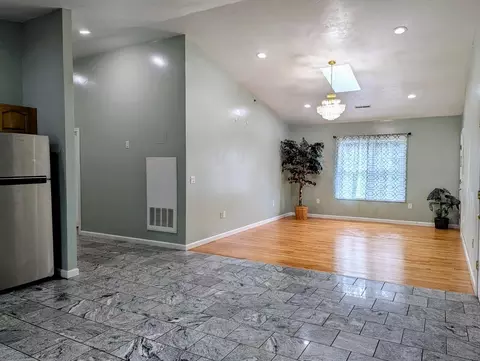 1 Hatfield St #11, Worcester, MA 01604