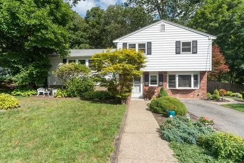 27 Laurel Dr, Hudson, MA 01749