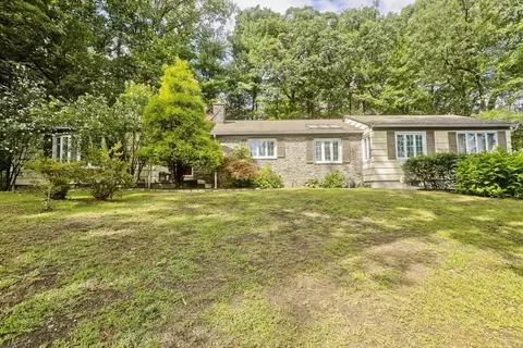 37 Brookside Dr, Wilbraham, MA 01095