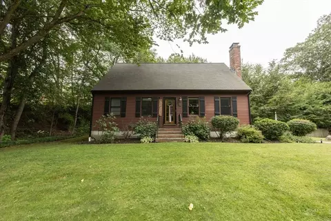 7 Elmwood St, Blackstone, MA 01504