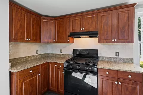 8 Fort Ln #8, Dedham, MA 02026