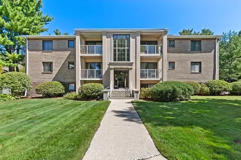 17 Bourbon St #75, Peabody, MA 01960